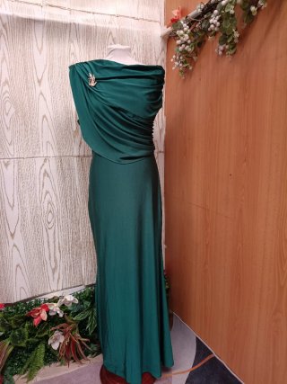 Vestido de fiesta verde drapeado