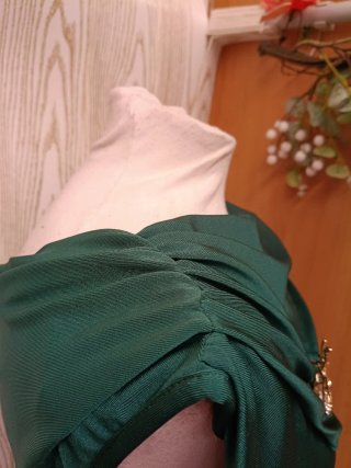 Vestido de fiesta verde drapeado
