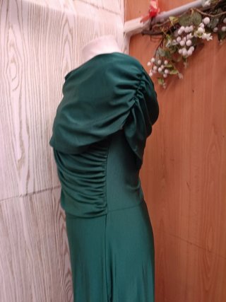 Vestido de fiesta verde drapeado