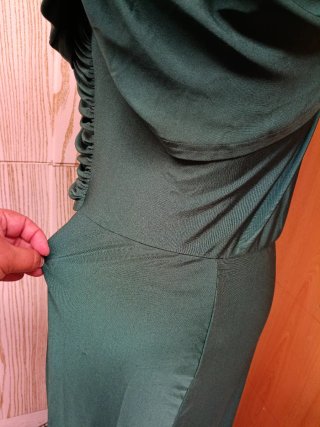 Vestido de fiesta verde drapeado