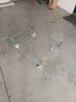 Plataforma con ruedas metálica