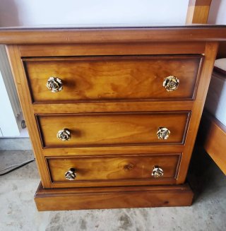 Conjunto Cama Madera Maciza + Mesita