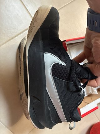 Zapatillas Nike Niña Negras y Plateadas