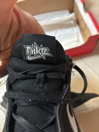 Zapatillas Nike Niña Negras y Plateadas
