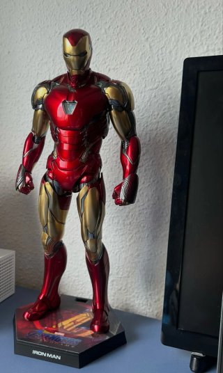 Iron Man MK 85 Hot Toys Diecast