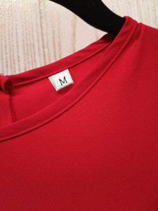 Mono rojo con volantes