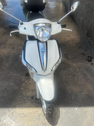 Piaggio Liberty 125 Scooter Blanca