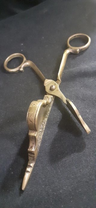 Antiche forbici per candele vittoriane in bronzo