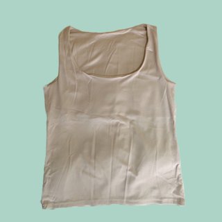 Camiseta sin mangas beige cuello cuadrado