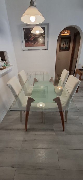 Mesa comedor + mesa centro + Smart TV Samsung 55