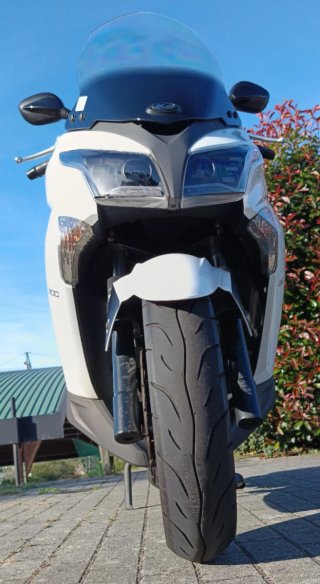 Kymco Grand Dink 300 con ABS en perfecto estado.