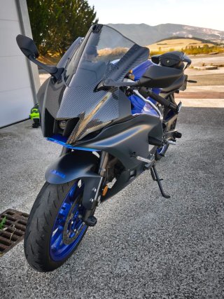 Yamaha R7