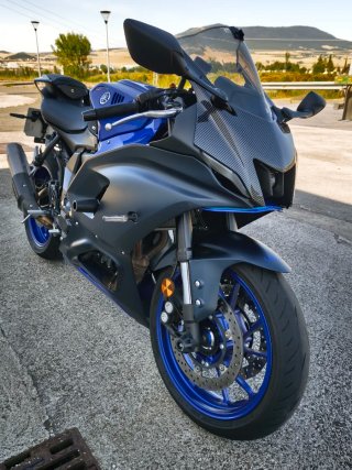 Yamaha R7