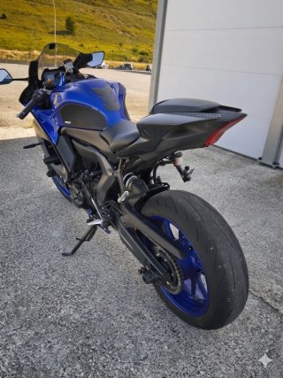 Yamaha R7