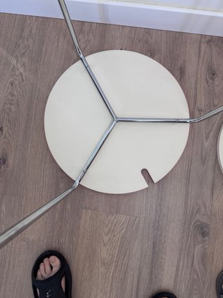 Mesas de diseño nido roja y blanca
