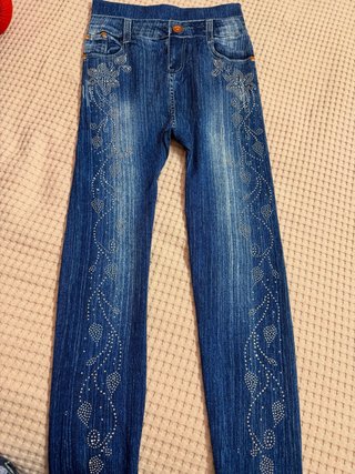 Pantalones vaqueros con pedrería