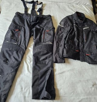 Conjunto Chaqueta y Pantalón Moto Armure