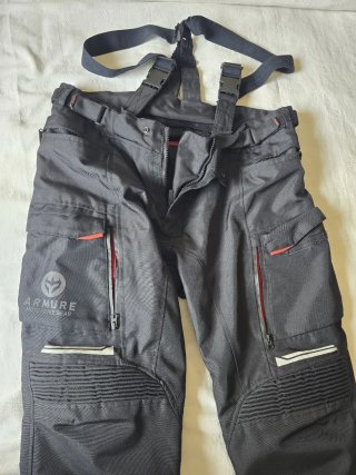Conjunto Chaqueta y Pantalón Moto Armure
