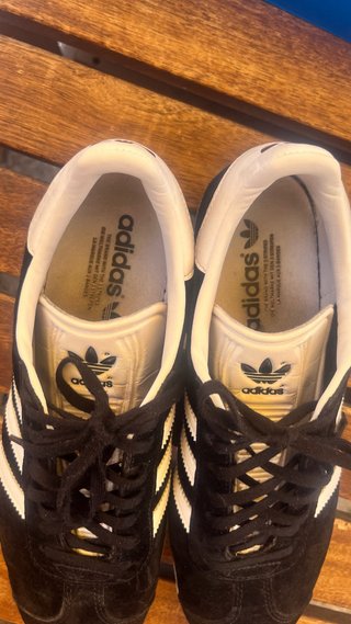 Adidas Gazelle negras y blancas
