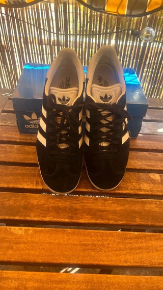 Adidas Gazelle negras y blancas