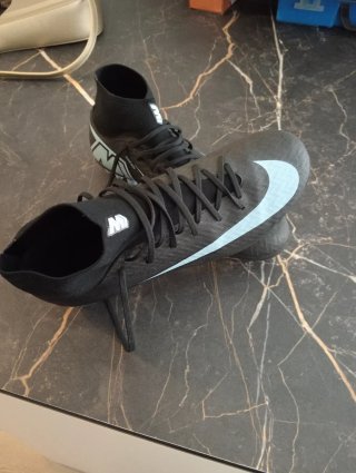 Botas de fútbol Nike Talla 40.5