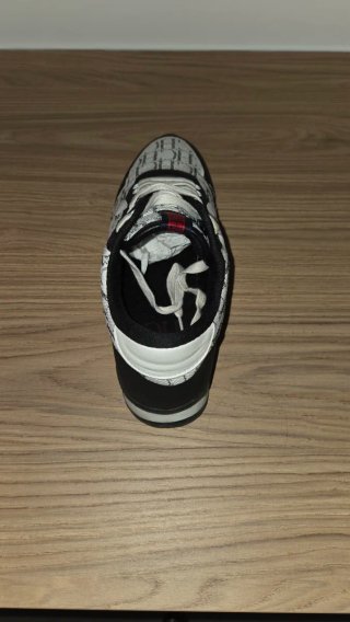 Deportivas CH Blancas y Negras