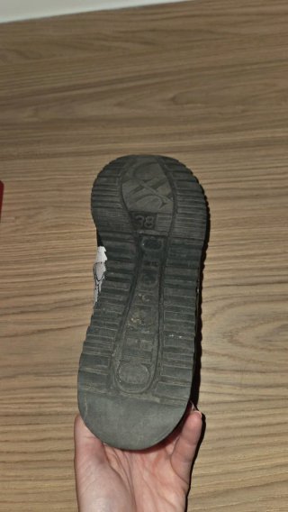Deportivas CH Blancas y Negras