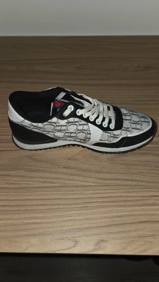Deportivas CH Blancas y Negras