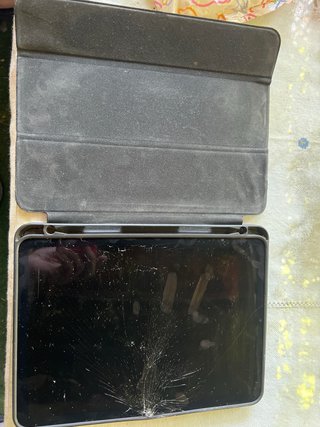 iPad Air 5 (Pantalla Rota)
