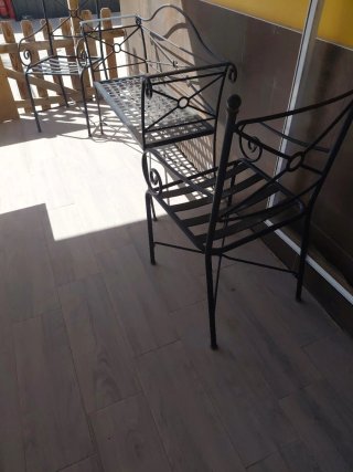 Mesa y 4 sillas de forja y banco