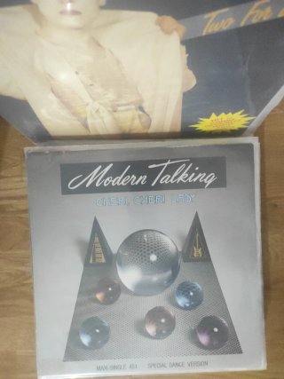 Maxi Single 4 x 24 euros