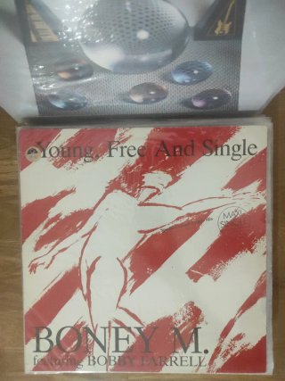 Maxi Single 4 x 24 euros