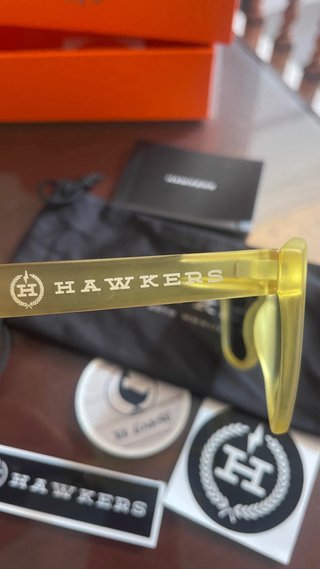 Gafas de sol Hawkers amarillas. Lentes polarizadas