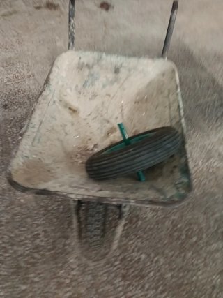 Carretilla de obra verde + rueda de repuesto