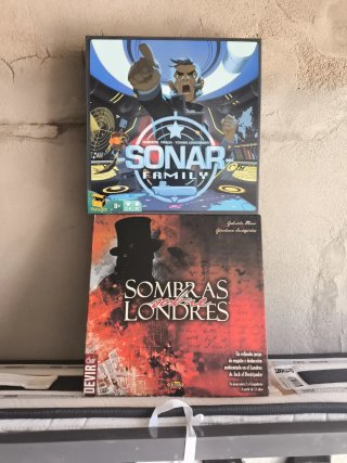 Juegos de mesa Sombras sobre Londres y Sonar Famil