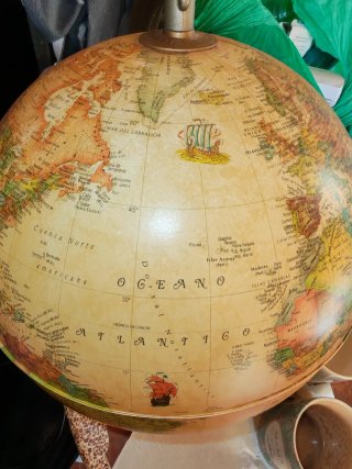 Globo Terráqueo con Luz