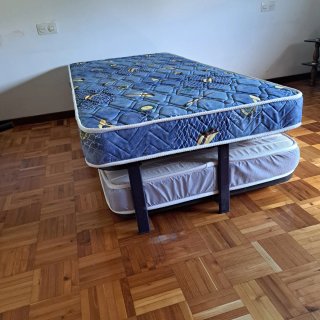 Conjunto cama y mesillas