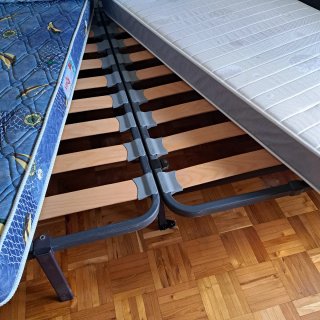 Conjunto cama y mesillas