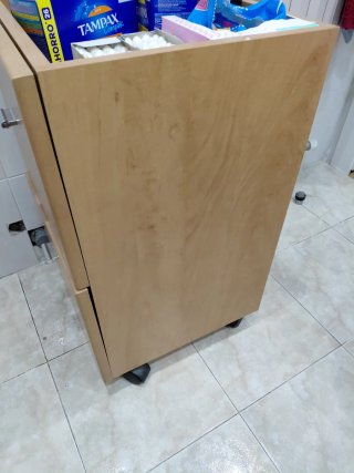 Mueble bajo de baño con ruedas