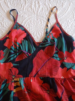 Vestido largo estampado floral con abertura