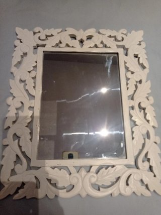 Espejo decorativo blanco con marco tallado