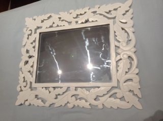 Espejo decorativo blanco con marco tallado