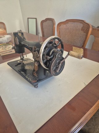 Máquina de coser SINGER antigua (Made in GB)
