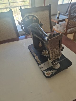 Máquina de coser SINGER antigua (Made in GB)