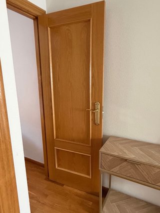 Puerta de madera interior + Marcos y Manillas