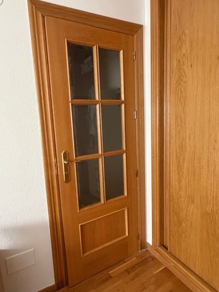 Puerta de madera interior + Marcos y Manillas