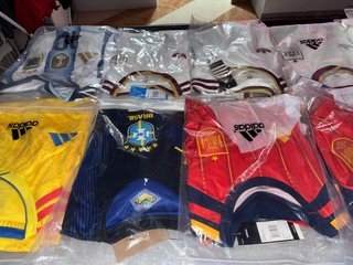 Equipacion y camiseta xxl y talla 14 años camiseta