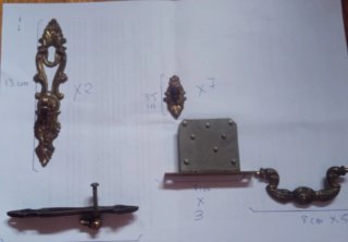 Lote Tiradores y Embellecedores Bronce