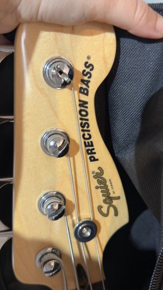 Bajo Fender Squier Precision + Amplificador