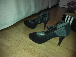 Zapatos de tacón negros con lazo sin usar